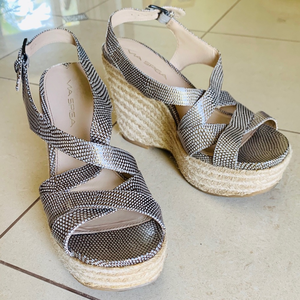Via Spiga Silver Gold Pebble Wedge
